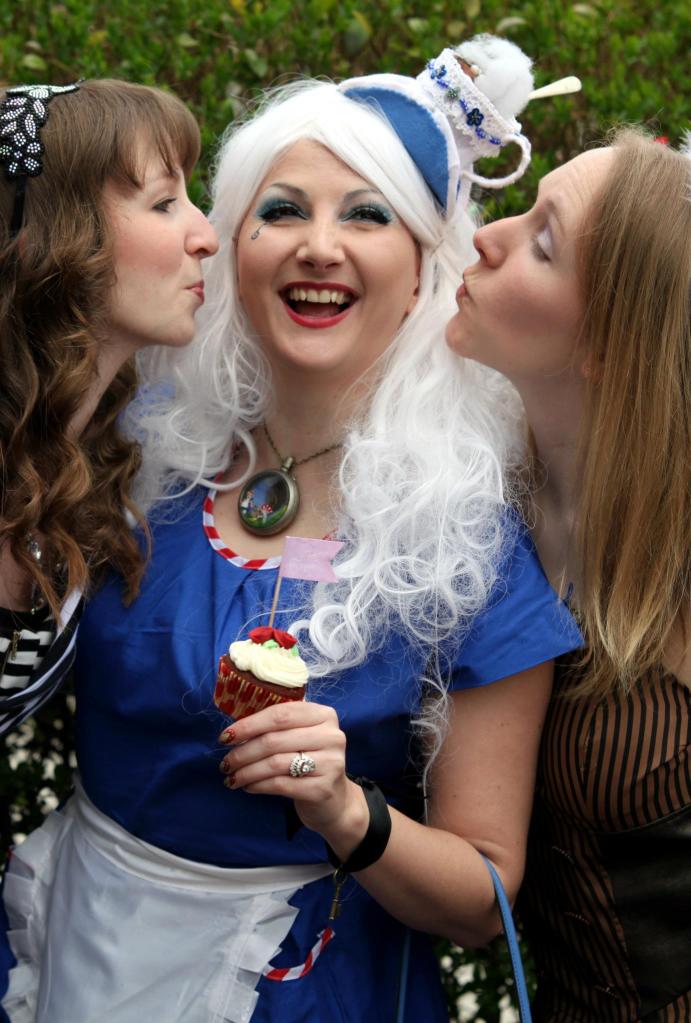 alice in wonderland pinup girl alice in wonderland pinup girl