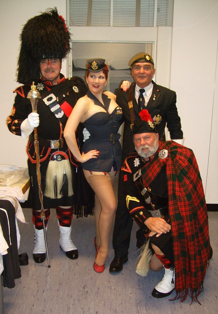 kitten von mew and black kilts pipe band