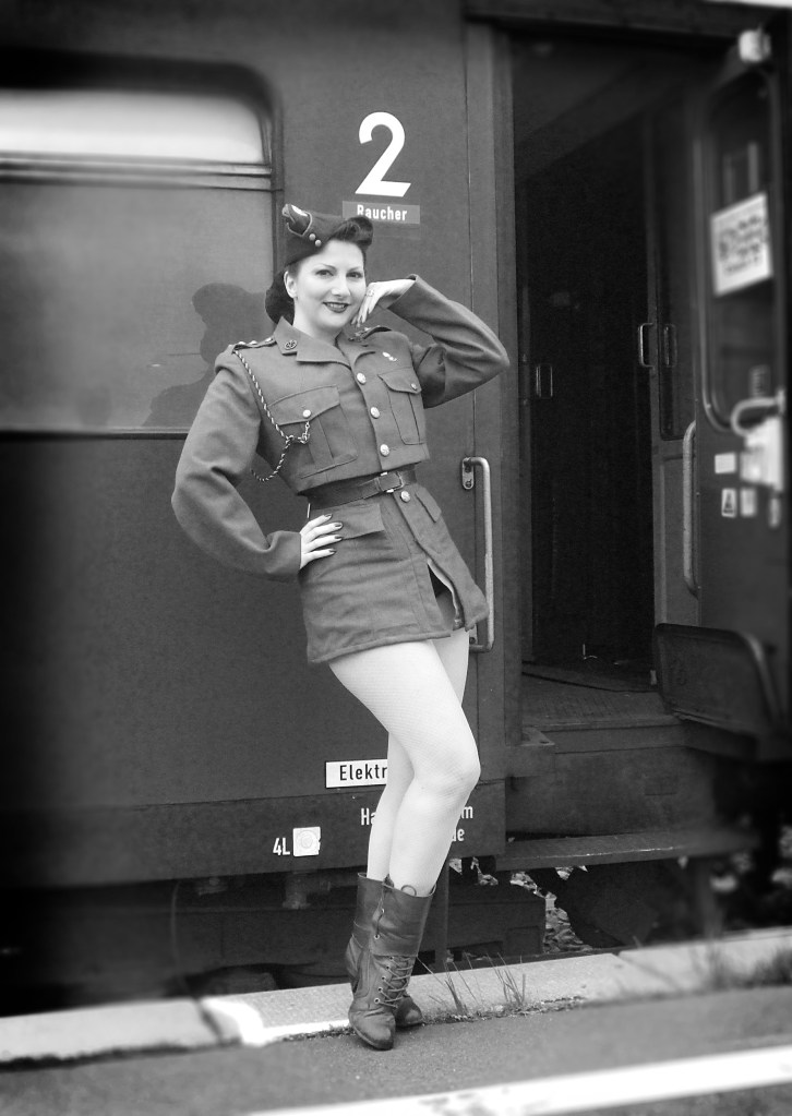 kitten von mew ats uniform corset