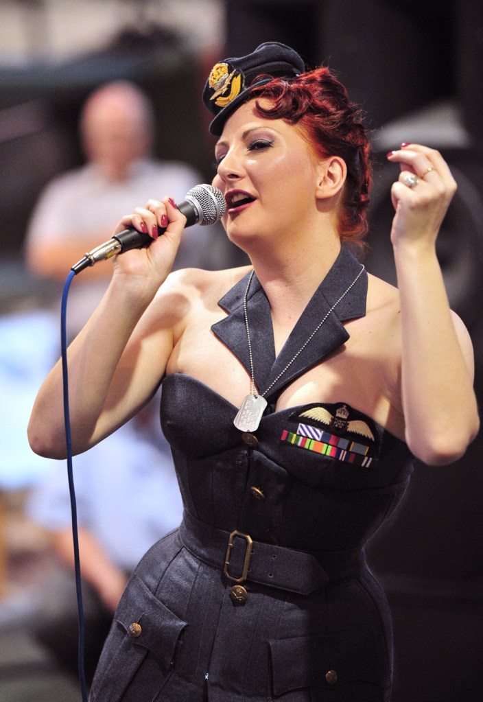 kitten von mew ww2 burlesque dancer