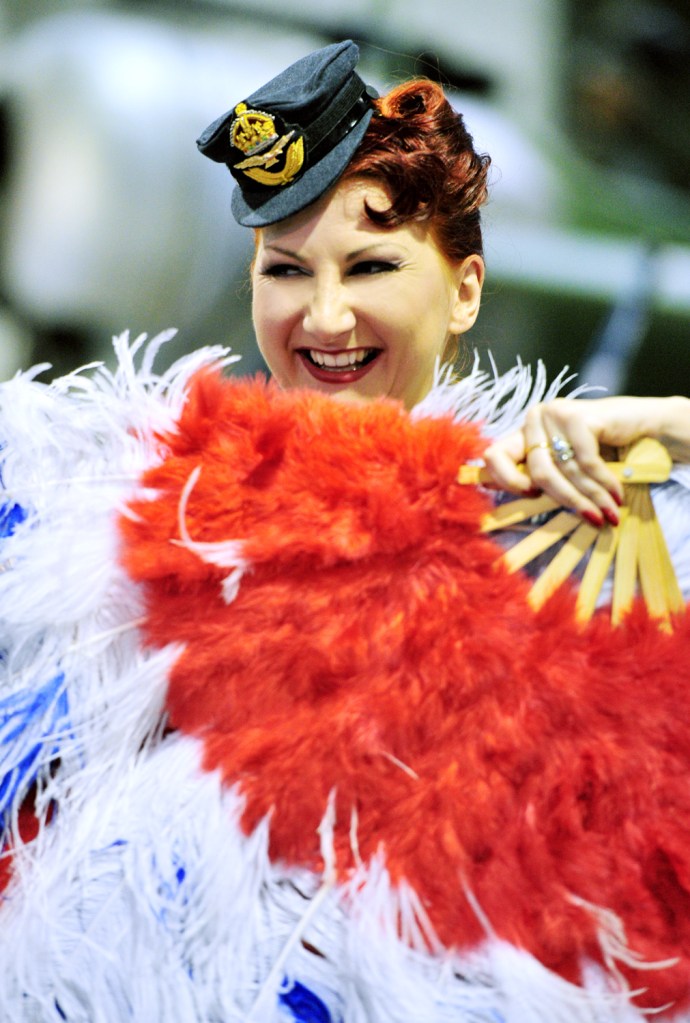 kitten von mew burlesque-raf gatow