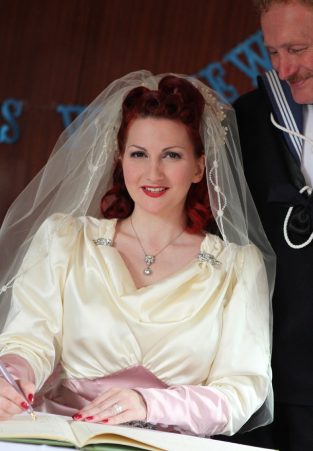 kitten-von-mew-marriage-register