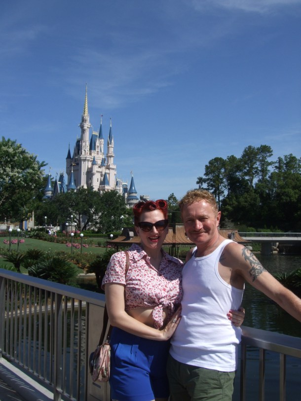 kitten von mew disney world