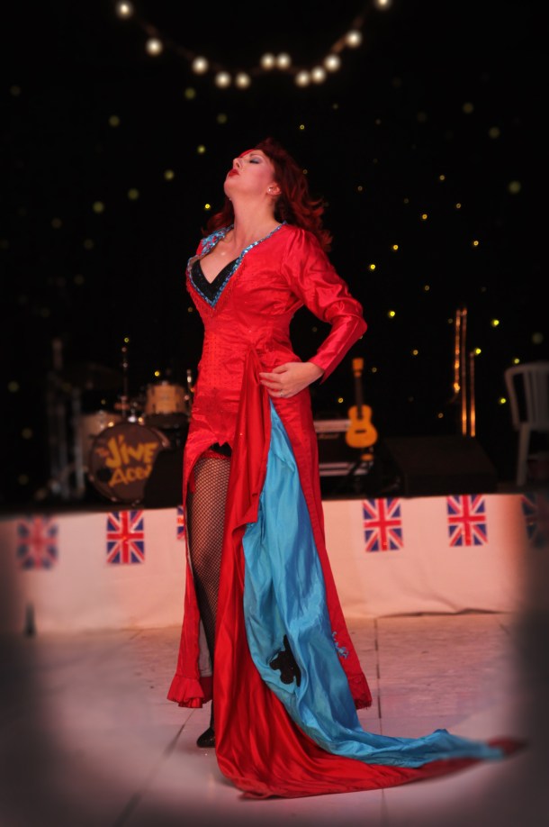 kitten von mew burlesque war and peace 2012