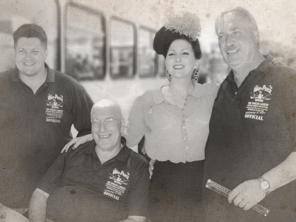 Kitten von Mew War and Peace 2012