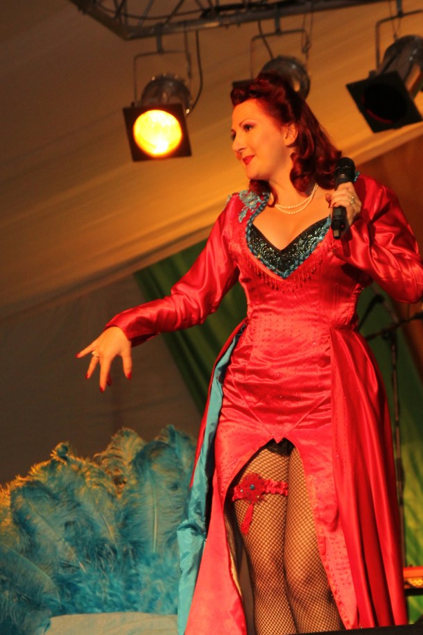 twinwood-festival-2012-vintage-burlesque