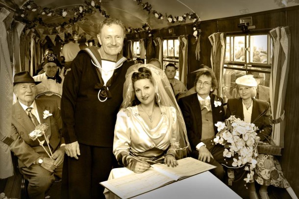 kitten-von-mew-wedding-ceremony-carriage Kittenv on Mew on Wedding Train Carriage