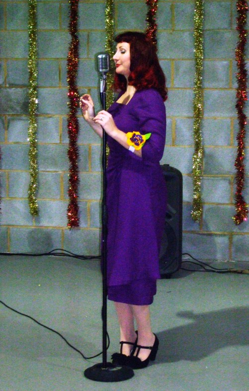 Kitten von Mew singing at the Craft Fair