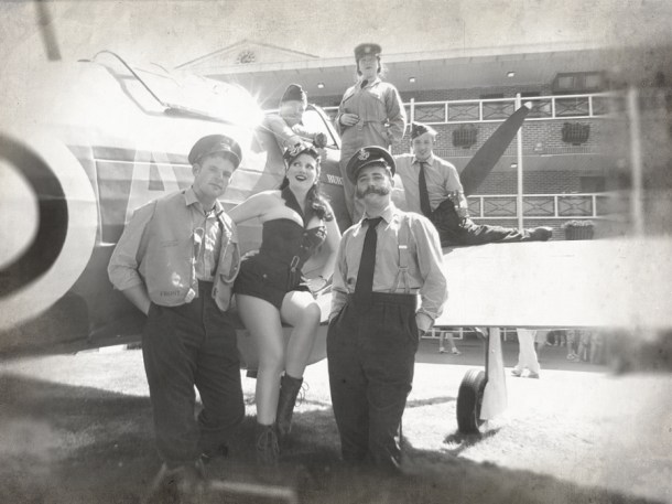 kitten von mew and raf crew