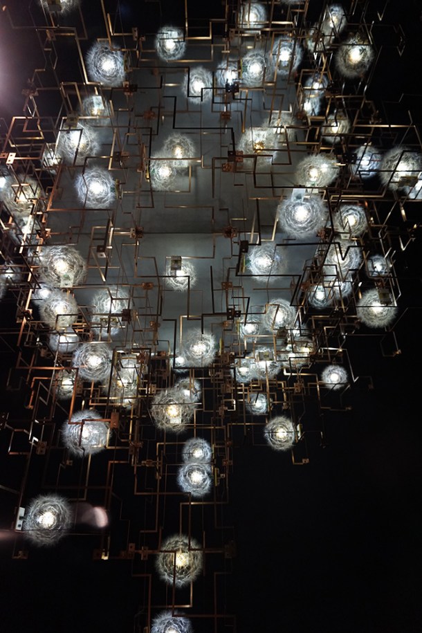 victoria-and-albert-museum-dandelion-light