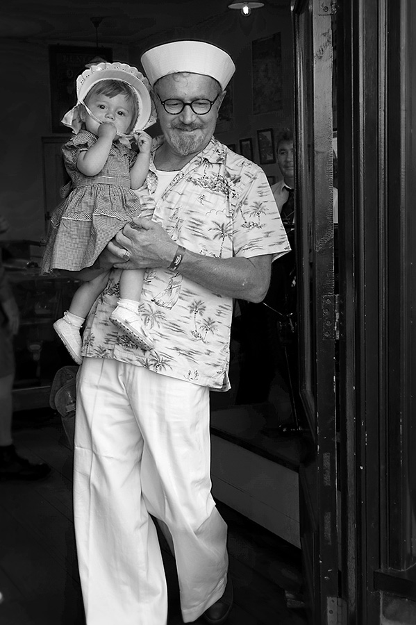 richard-betsy-door-bw-web