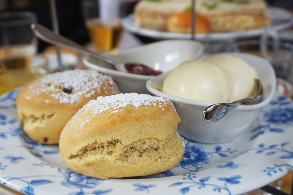 Fawsley Hall Cakes 3 web